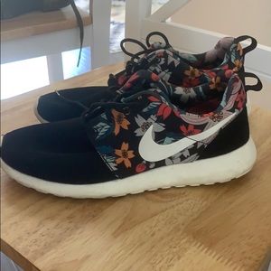 Nike Flowered Sneaker
